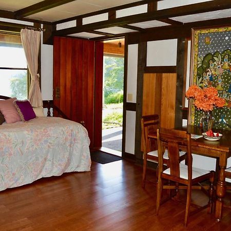 Oceanfront Suite Gibsons Buitenkant foto