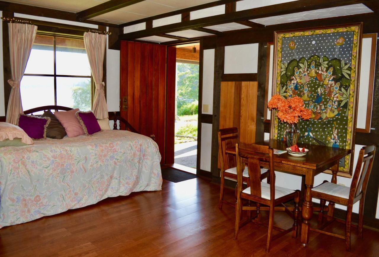 Oceanfront Suite Gibsons Buitenkant foto