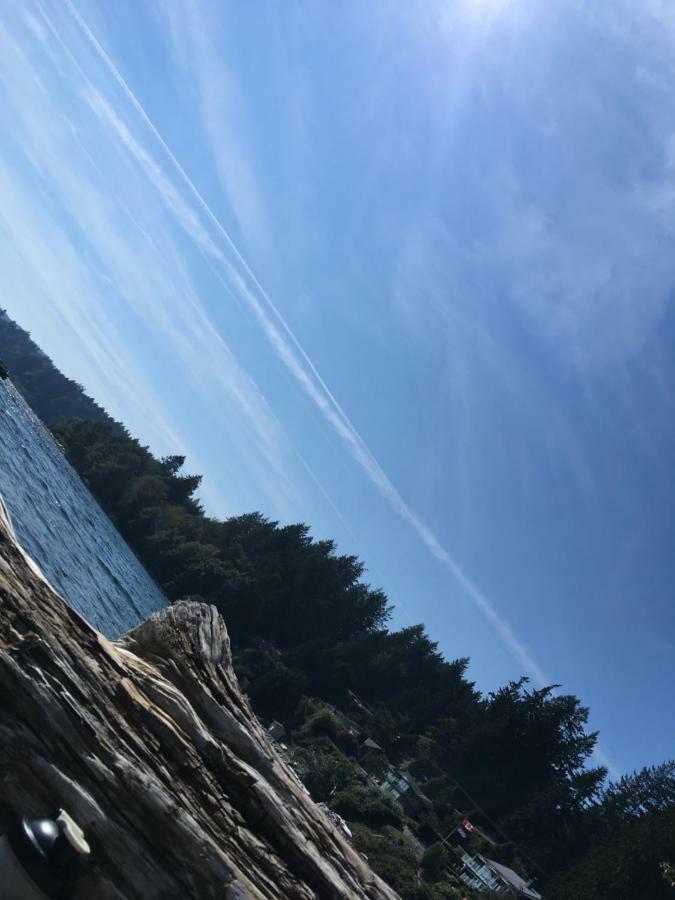 Oceanfront Suite Gibsons Buitenkant foto